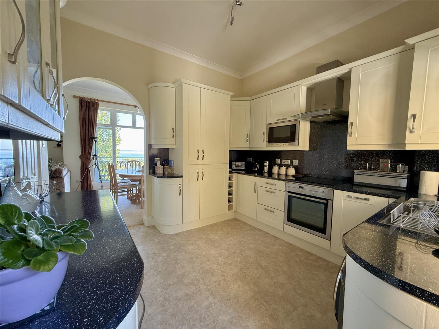 Kitchen:
